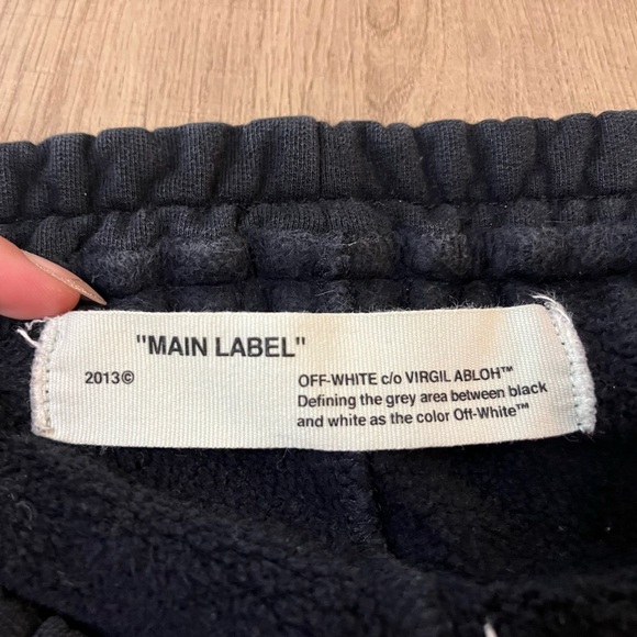 Off-White shorts - Picture 3 of 3